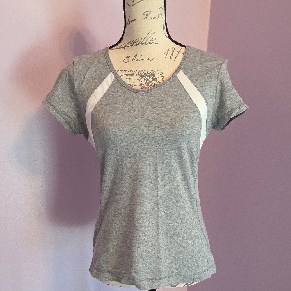 Danskin Gray and White Short Sleeve Top Size Medium